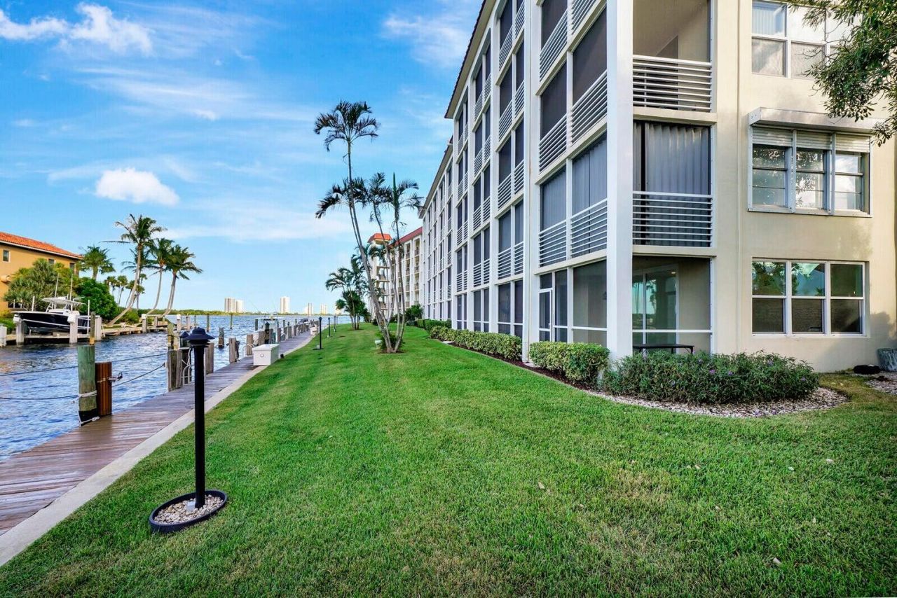105 Paradise Harbour Boulevard, Unit 112, North Palm Beach, FL 33408 Photo