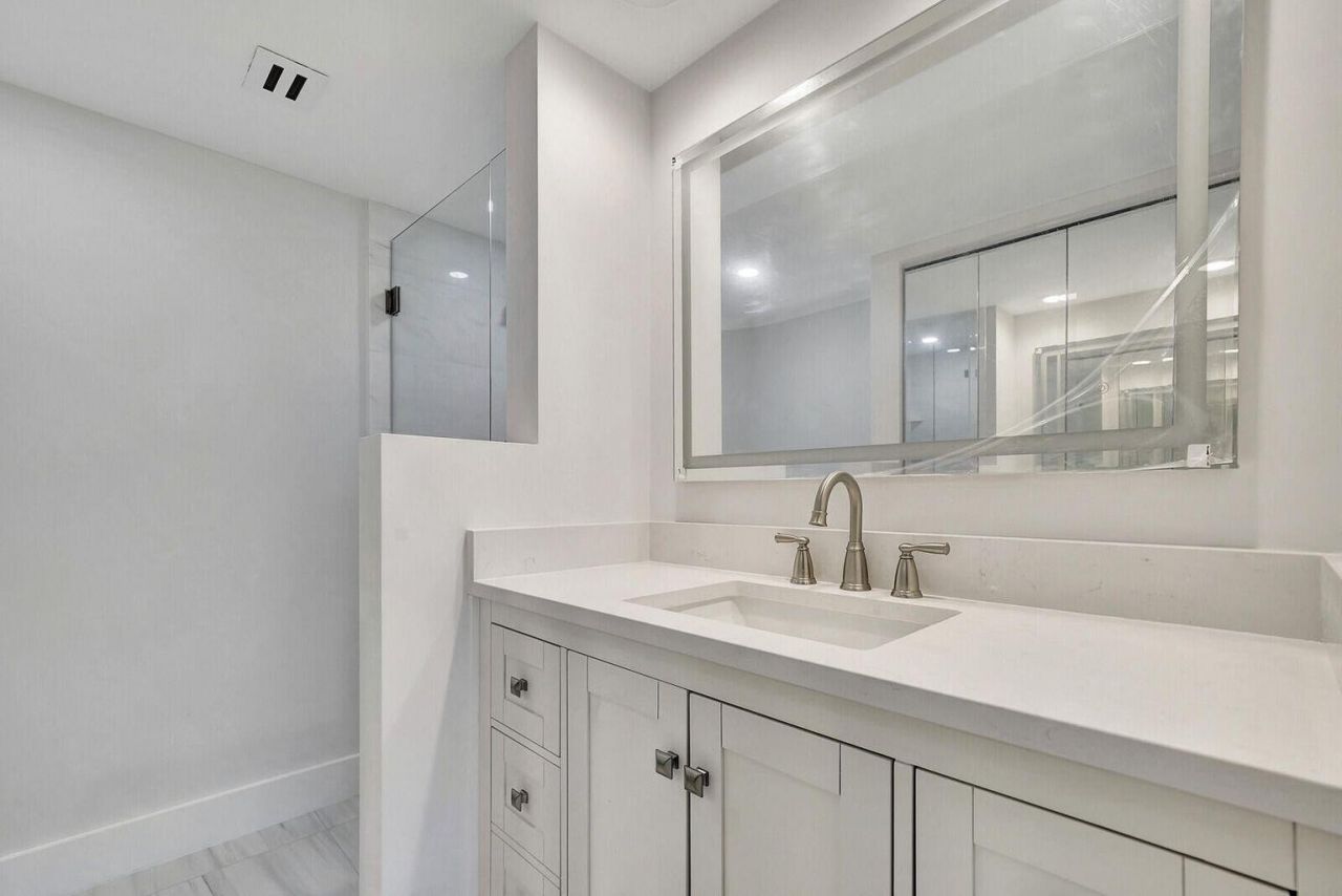 105 Paradise Harbour Boulevard, Unit 112, North Palm Beach, FL 33408 Photo