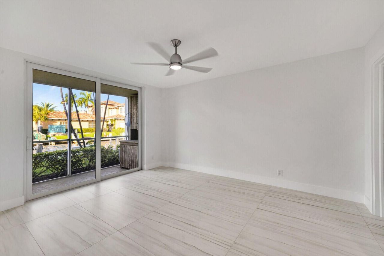 105 Paradise Harbour Boulevard, Unit 112, North Palm Beach, FL 33408 Photo