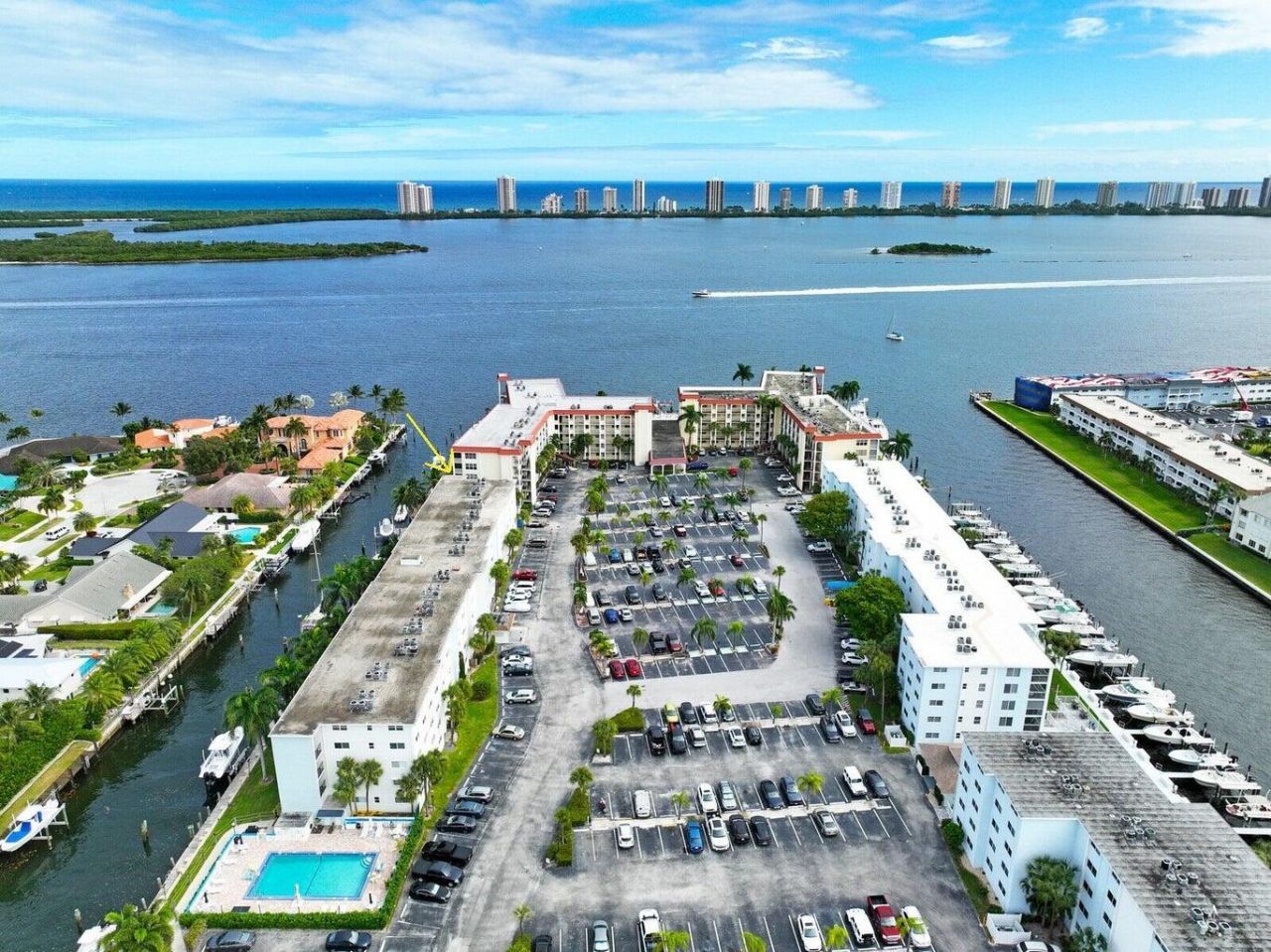 105 Paradise Harbour Boulevard, Unit 112, North Palm Beach, FL 33408 Photo