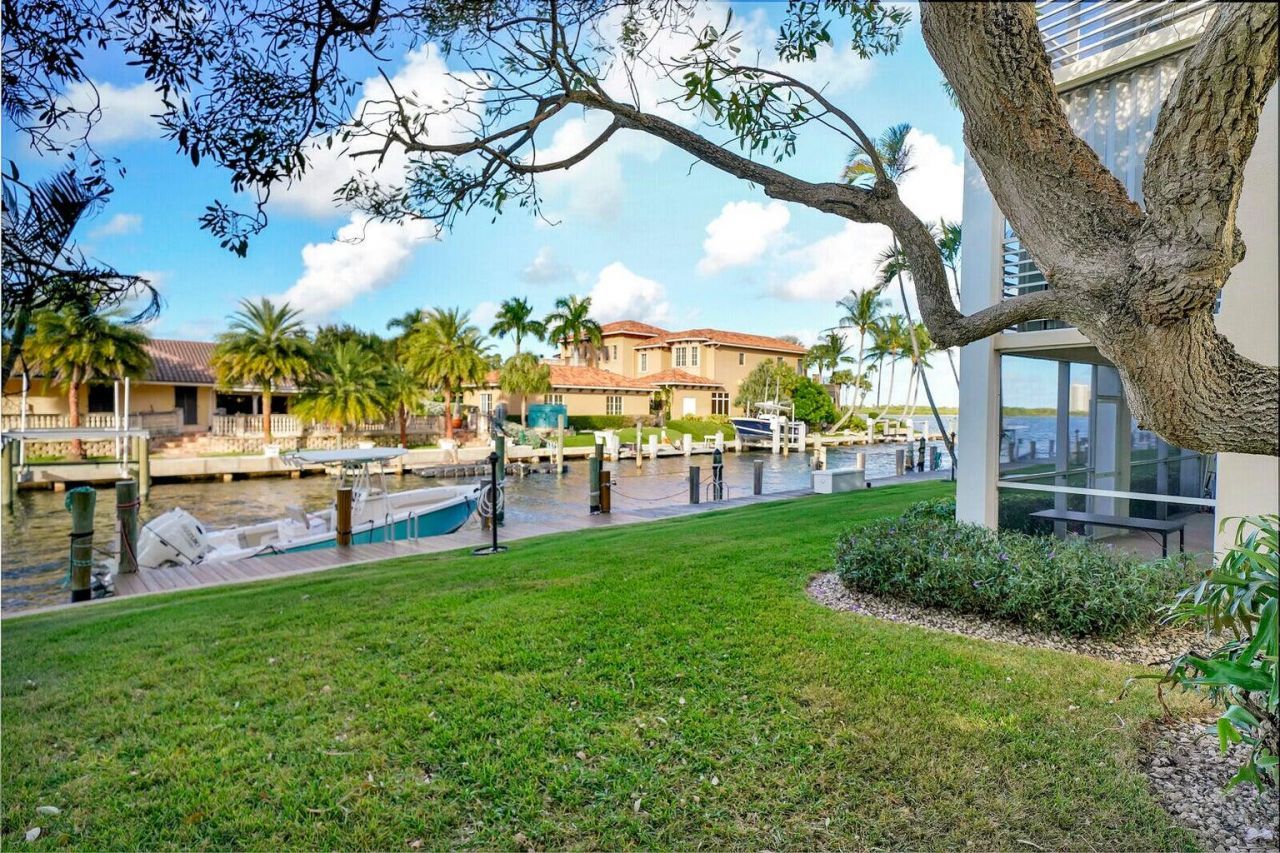 105 Paradise Harbour Boulevard, Unit 112, North Palm Beach, FL 33408 Photo