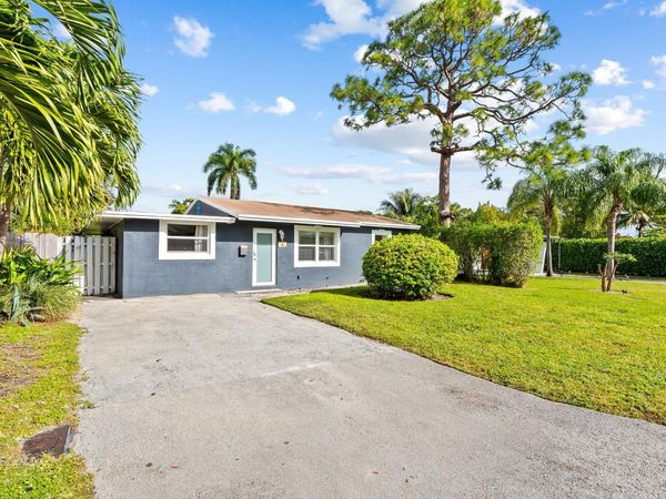 41 NE 46th St, Oakland Park, FL 33334