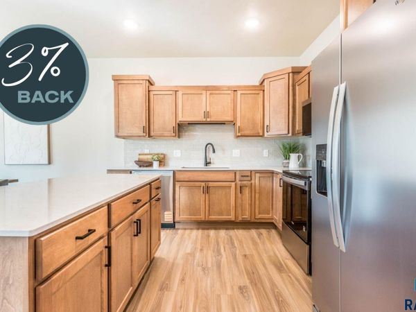 9207 W 43rd St, Sioux Falls, SD 57106