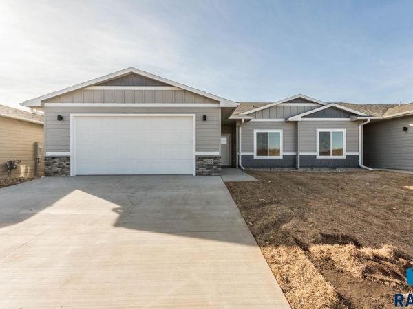 9207 W 43rd St, Sioux Falls, SD 57106
