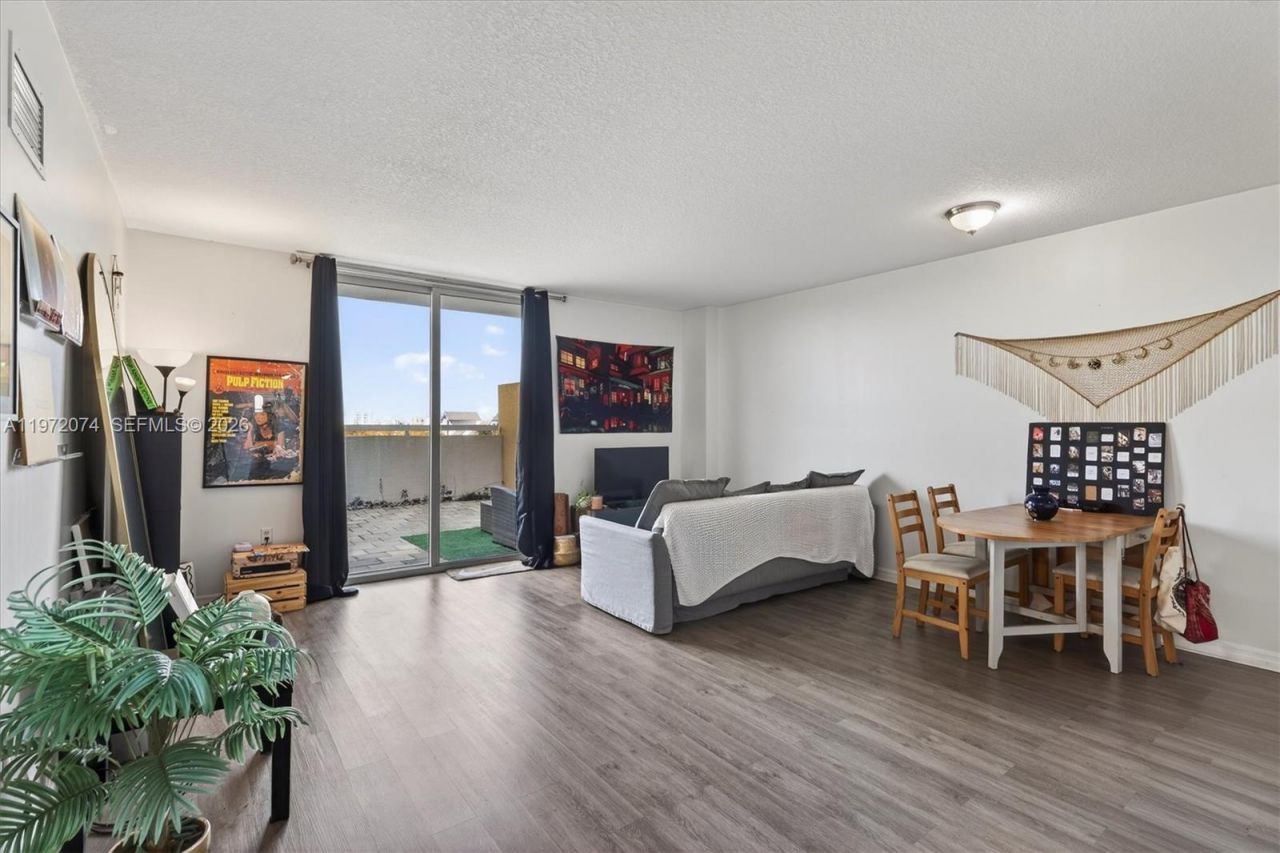 900 SW 8th St , Unit 505, Miami, FL 33130 Photo