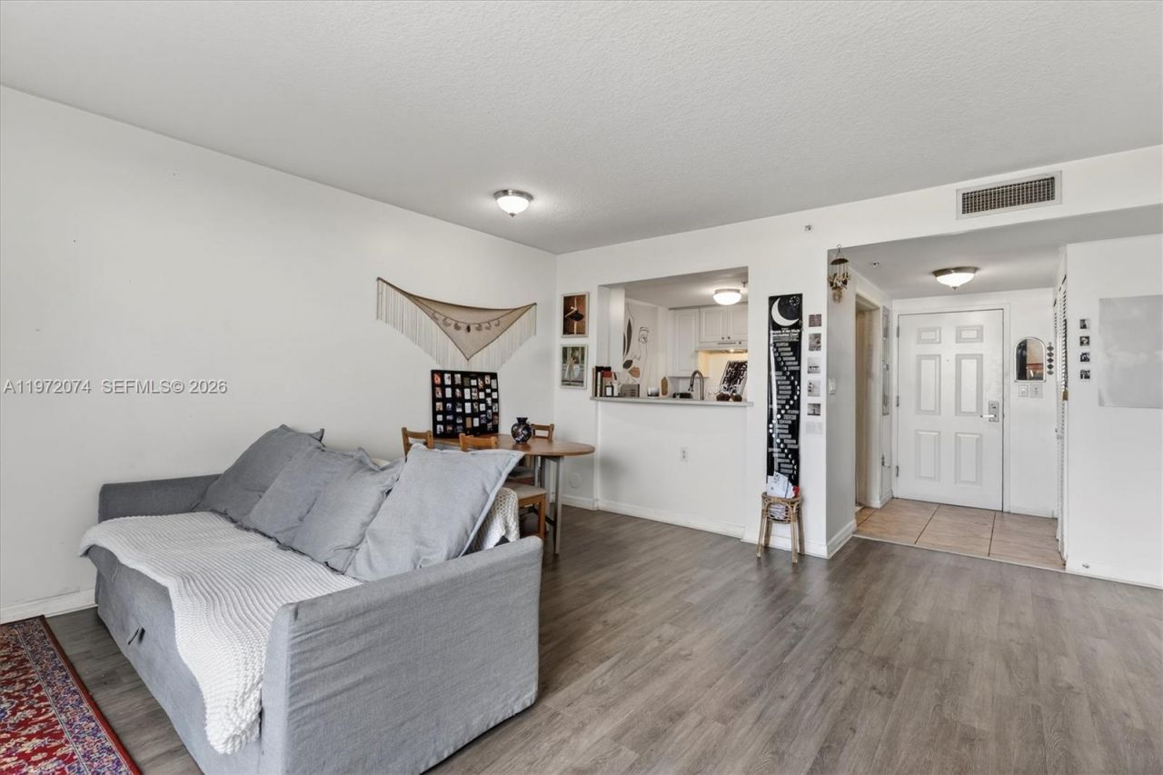 900 SW 8th St, Unit 505, Miami, FL 33130 Photo