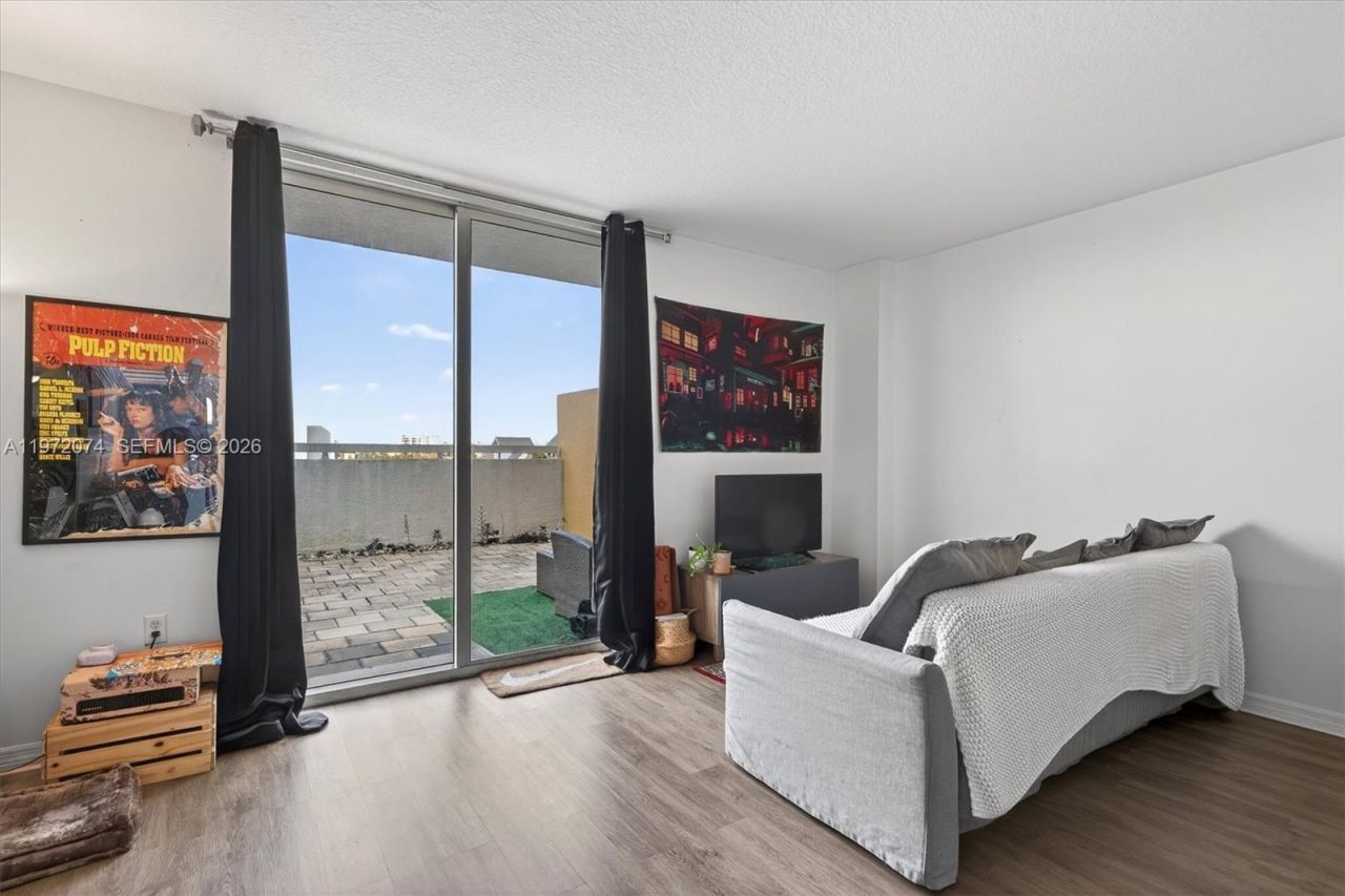 900 SW 8th St, Unit 505, Miami, FL 33130 Photo