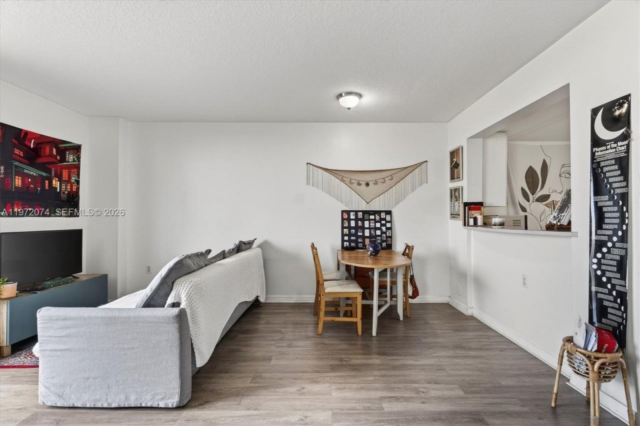 900 SW 8th St, Unit 505, Miami, FL 33130 Photo