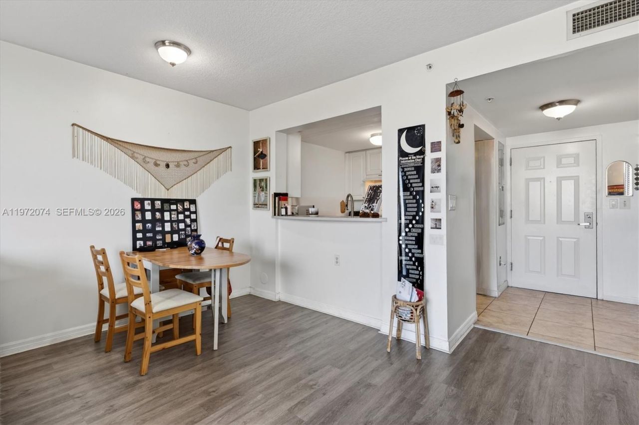 900 SW 8th St , Unit 505, Miami, FL 33130 Photo