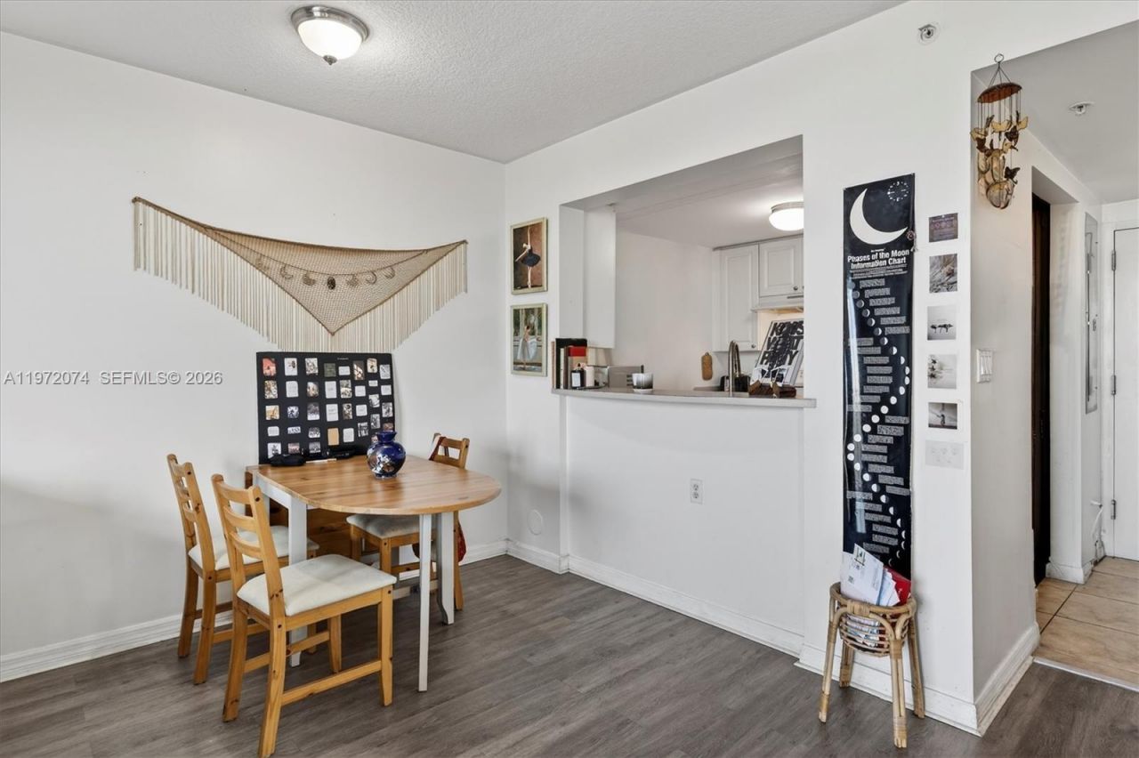 900 SW 8th St , Unit 505, Miami, FL 33130 Photo