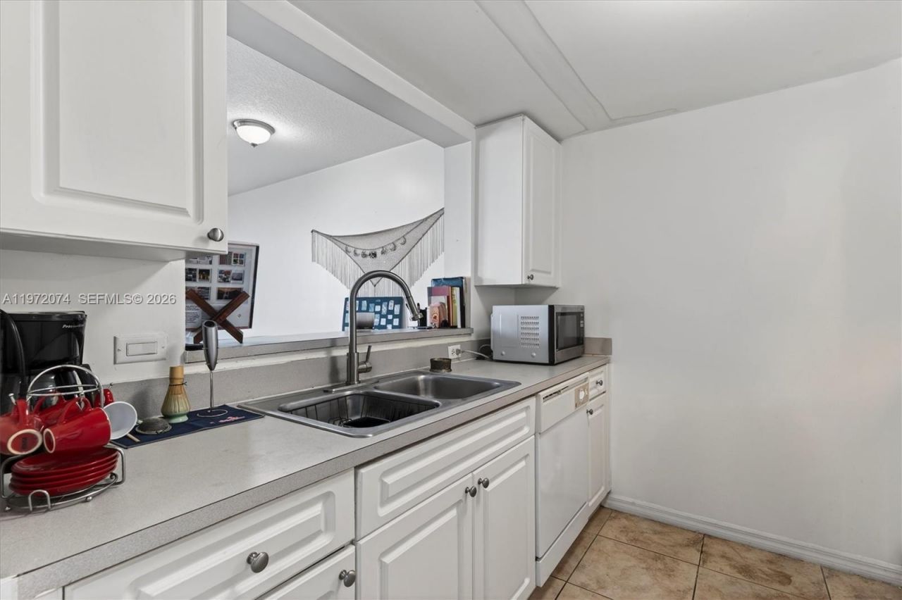 900 SW 8th St , Unit 505, Miami, FL 33130 Photo