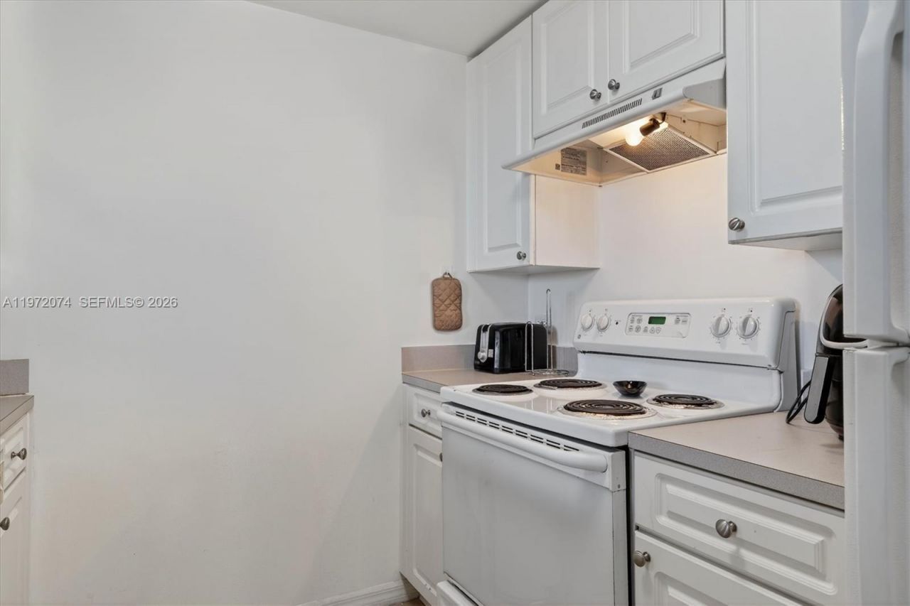 900 SW 8th St, Unit 505, Miami, FL 33130 Photo