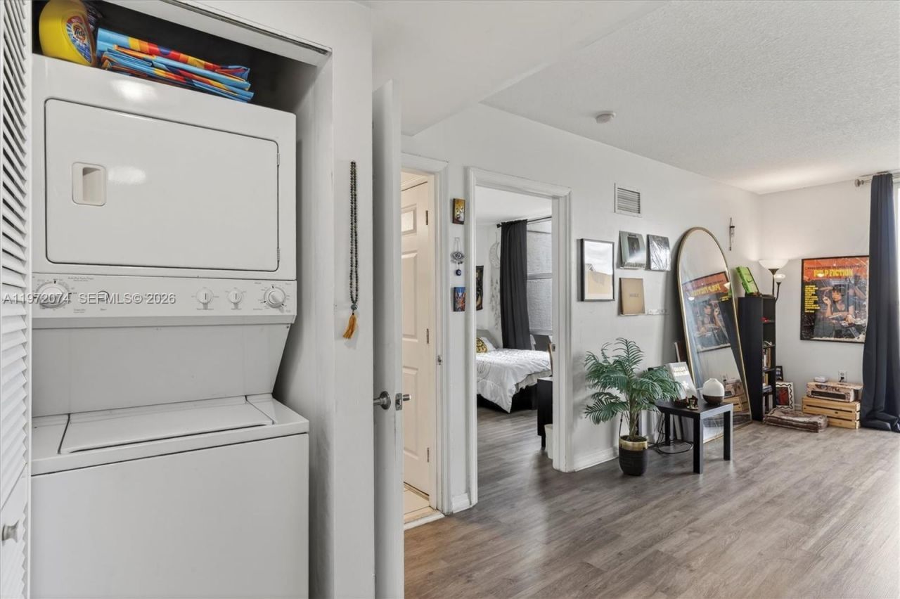 900 SW 8th St , Unit 505, Miami, FL 33130 Photo