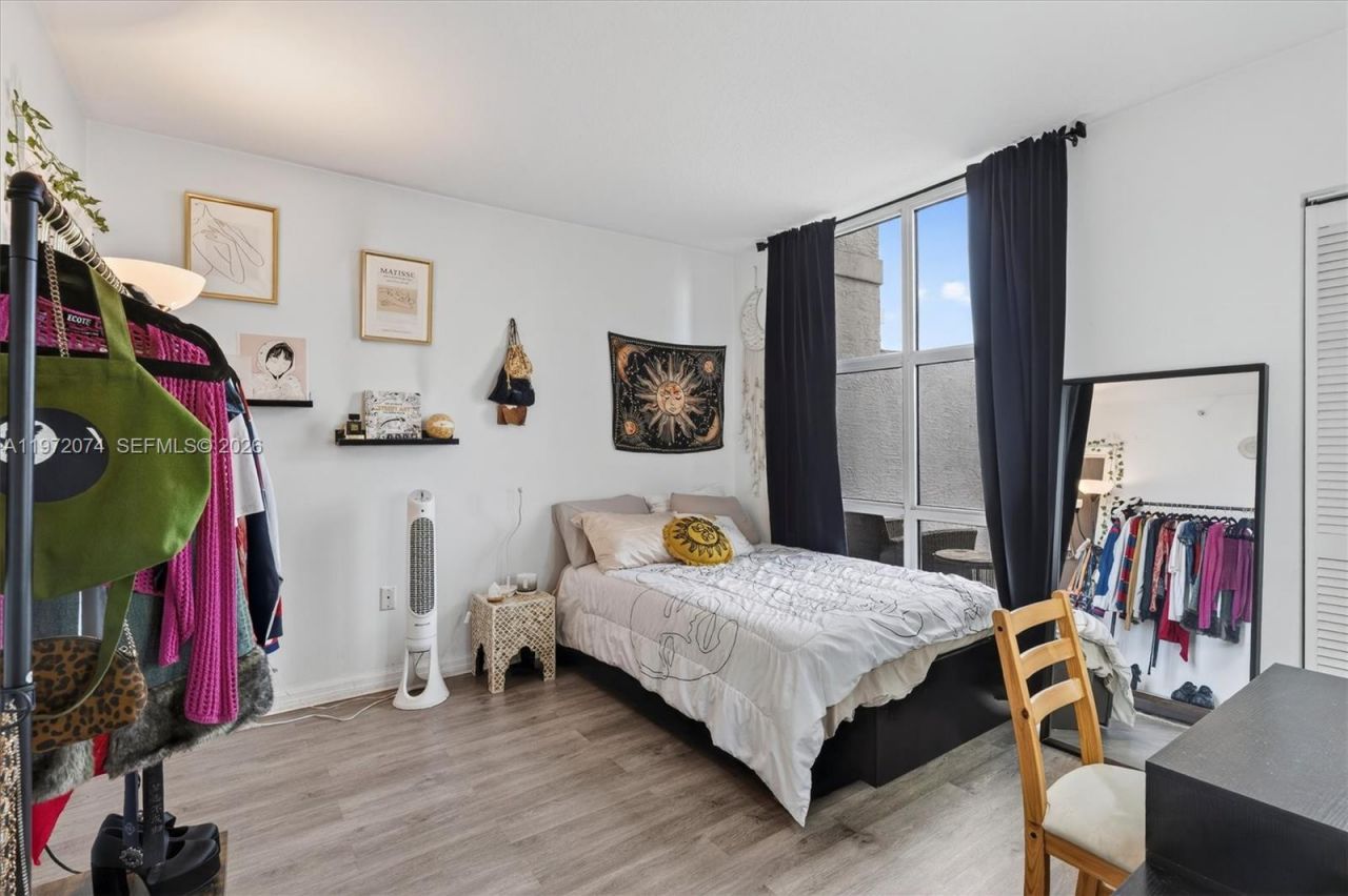 900 SW 8th St, Unit 505, Miami, FL 33130 Photo