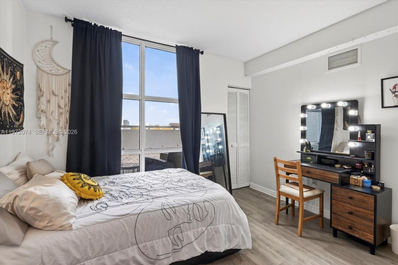 900 SW 8th St , Unit 505, Miami, FL 33130 Photo