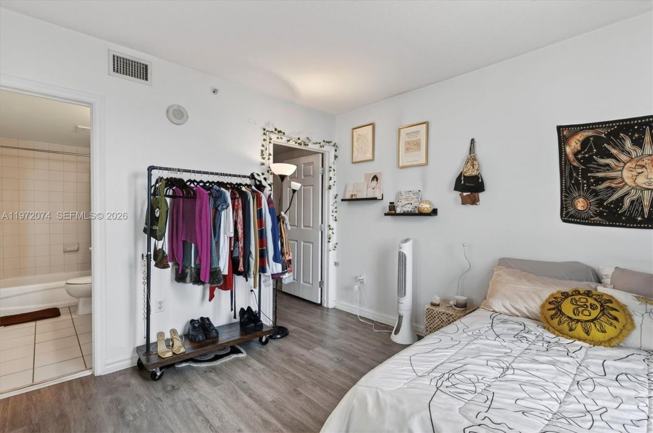 900 SW 8th St, Unit 505, Miami, FL 33130 Photo