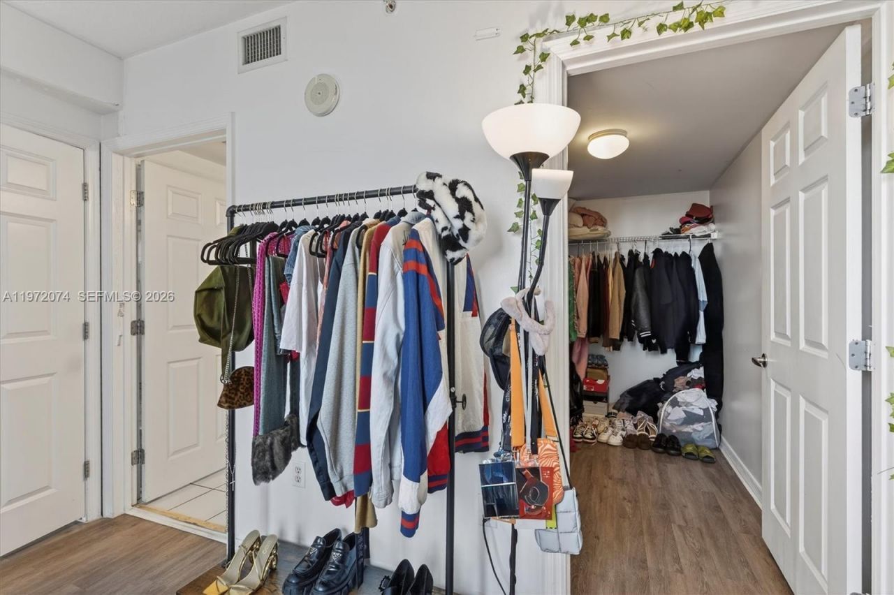 900 SW 8th St , Unit 505, Miami, FL 33130 Photo