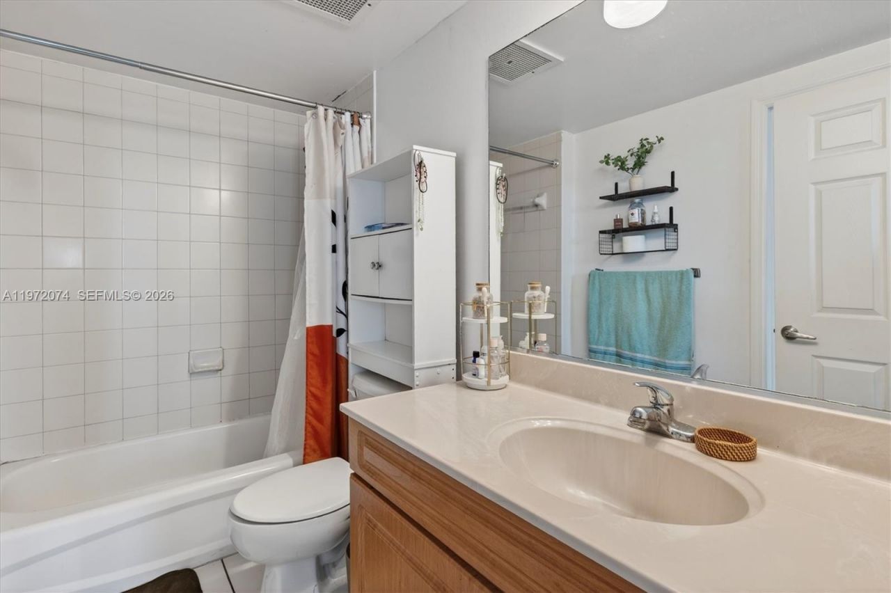 900 SW 8th St, Unit 505, Miami, FL 33130 Photo