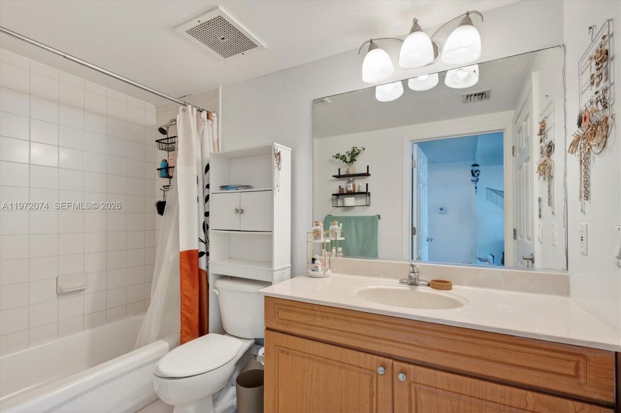 900 SW 8th St, Unit 505, Miami, FL 33130 Photo