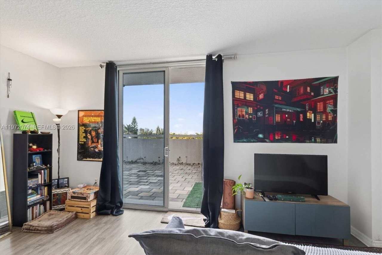 900 SW 8th St, Unit 505, Miami, FL 33130 Photo