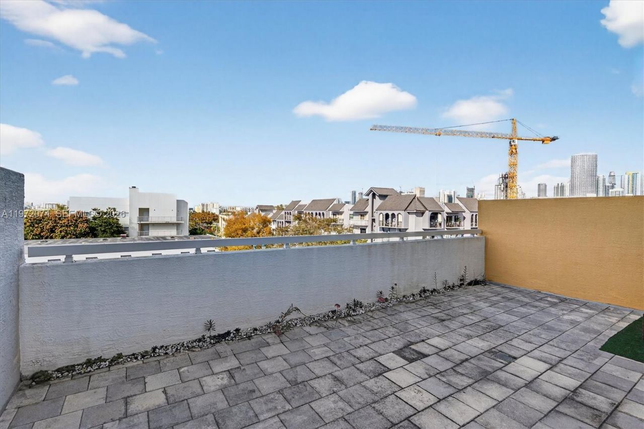 900 SW 8th St , Unit 505, Miami, FL 33130 Photo