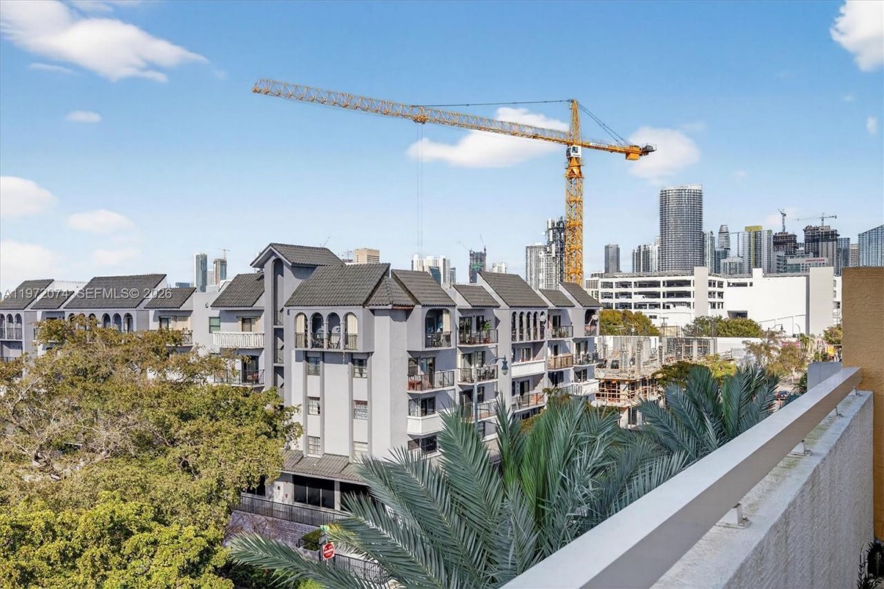 900 SW 8th St , Unit 505, Miami, FL 33130 Photo