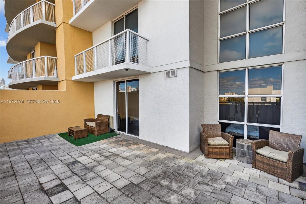 900 SW 8th St, Unit 505, Miami, FL 33130 Photo