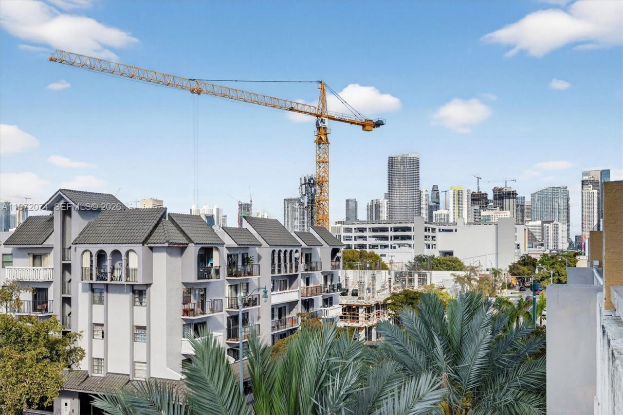 900 SW 8th St , Unit 505, Miami, FL 33130 Photo