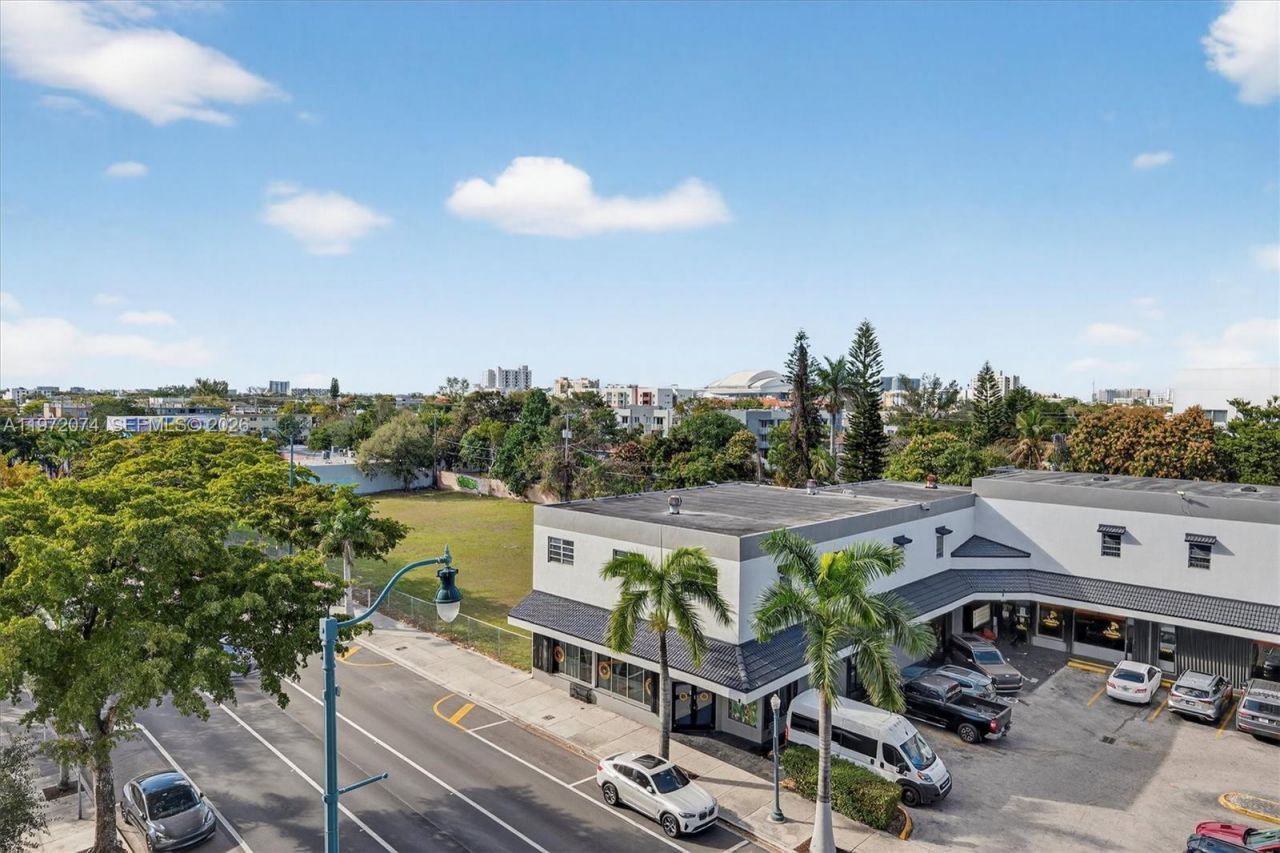 900 SW 8th St, Unit 505, Miami, FL 33130 Photo