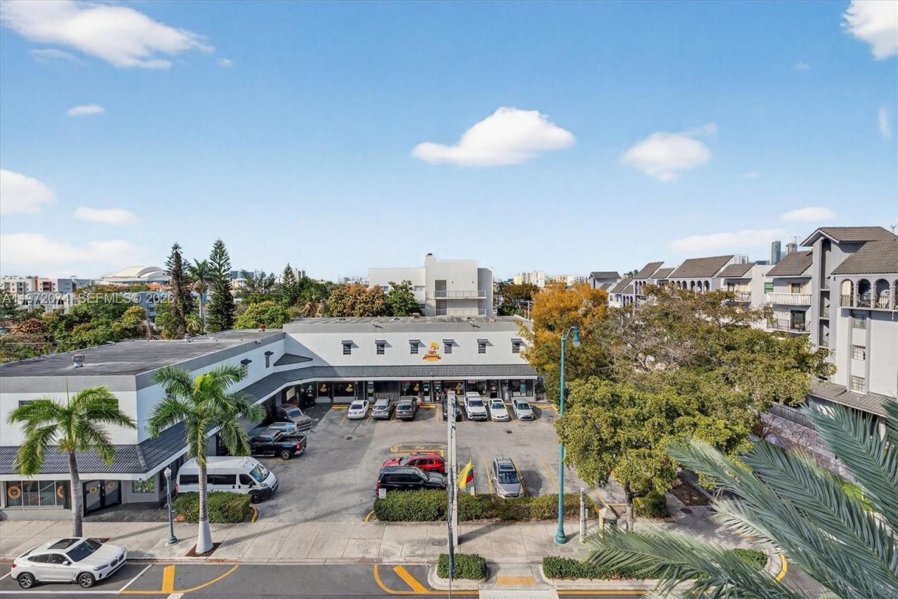 900 SW 8th St , Unit 505, Miami, FL 33130 Photo