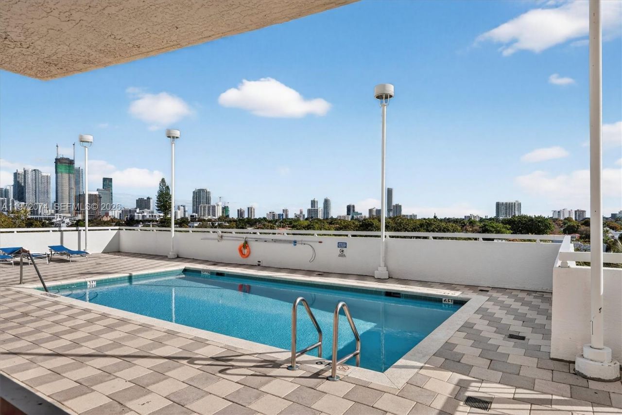 900 SW 8th St, Unit 505, Miami, FL 33130 Photo