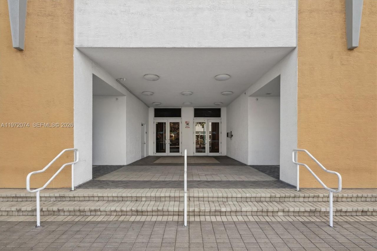 900 SW 8th St, Unit 505, Miami, FL 33130 Photo