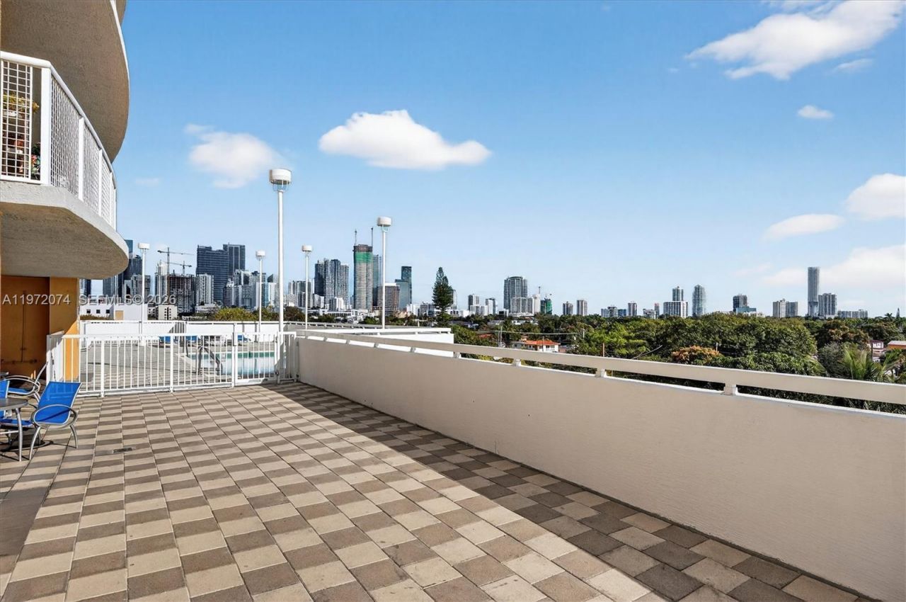 900 SW 8th St , Unit 505, Miami, FL 33130 Photo