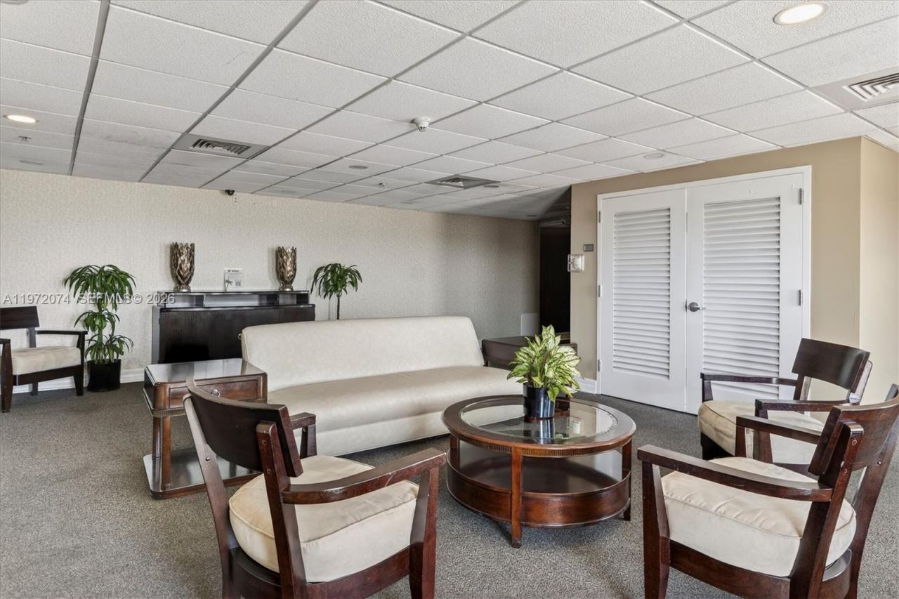 900 SW 8th St, Unit 505, Miami, FL 33130 Photo