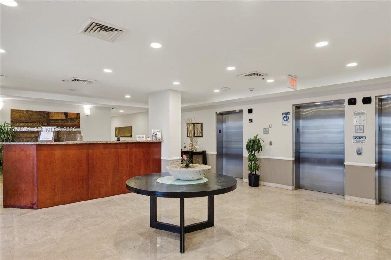 900 SW 8th St, Unit 505, Miami, FL 33130 Photo