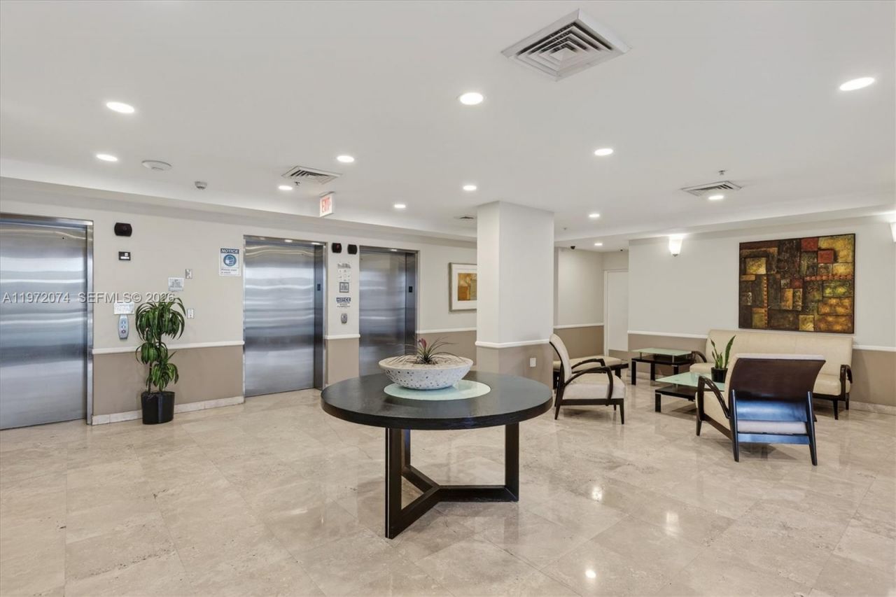 900 SW 8th St, Unit 505, Miami, FL 33130 Photo