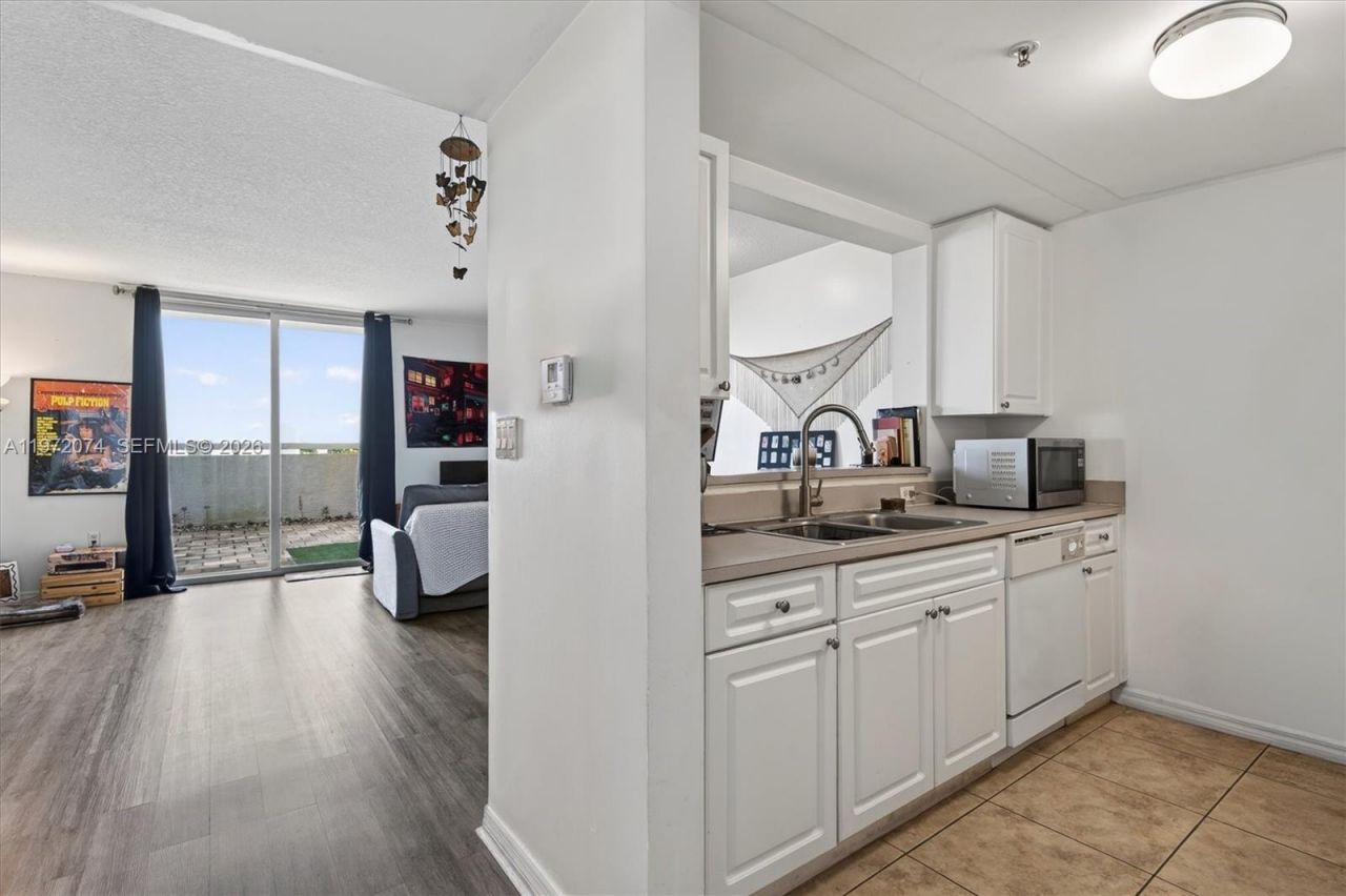 900 SW 8th St, Unit 505, Miami, FL 33130 Photo