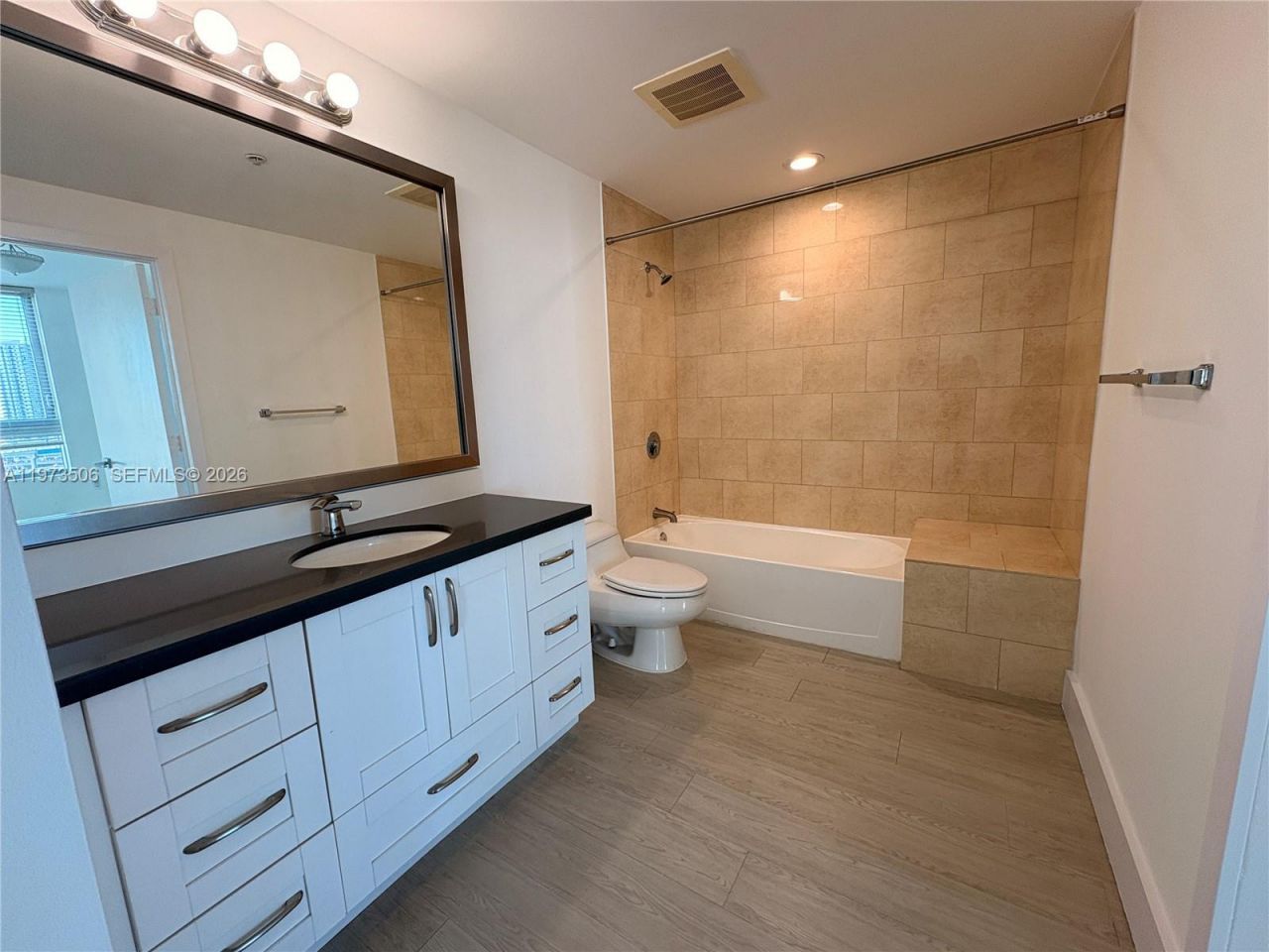 90 SW 3rd St , Unit 1205, Miami, FL 33130 Photo