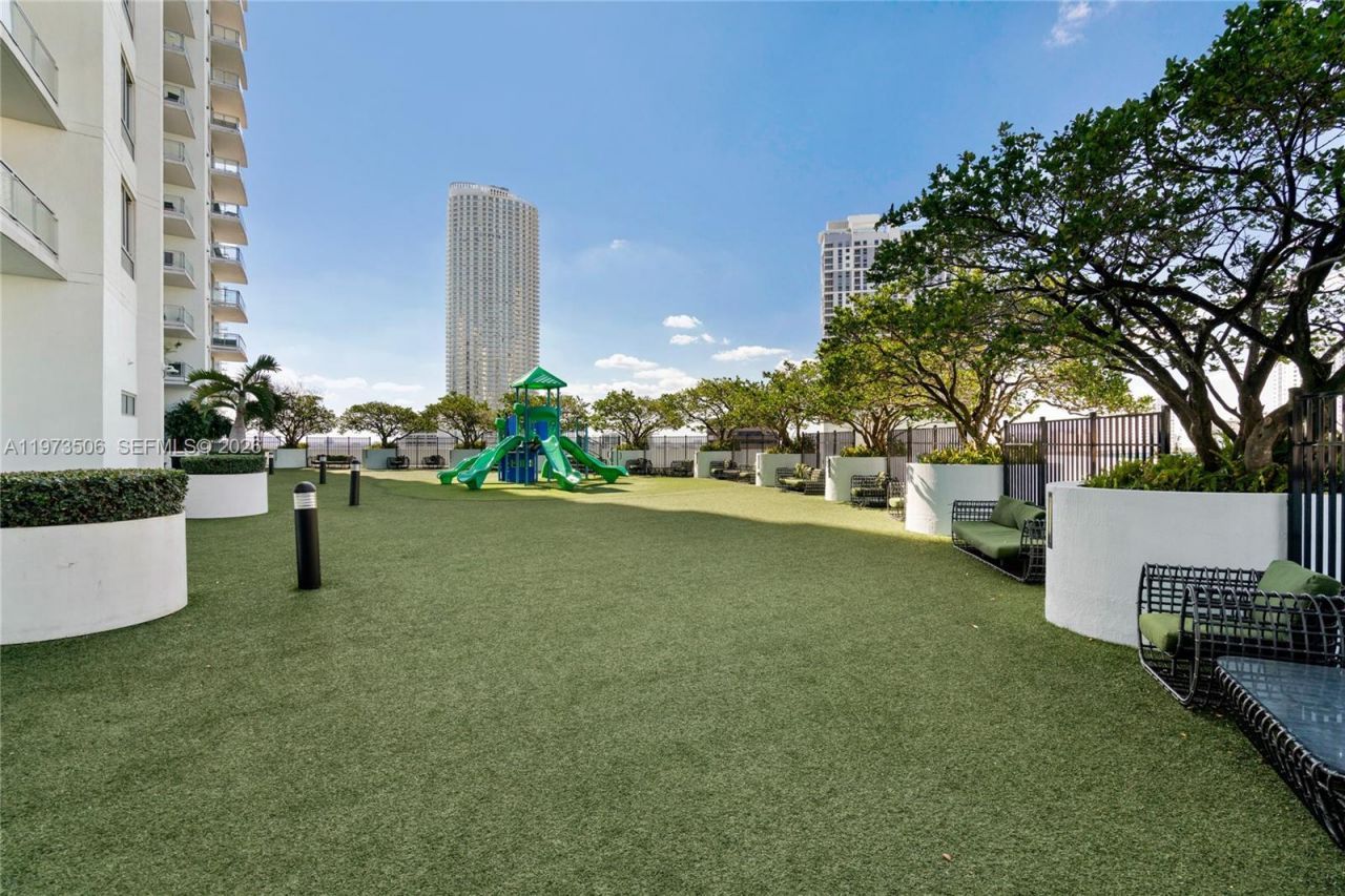 90 SW 3rd St , Unit 1205, Miami, FL 33130 Photo