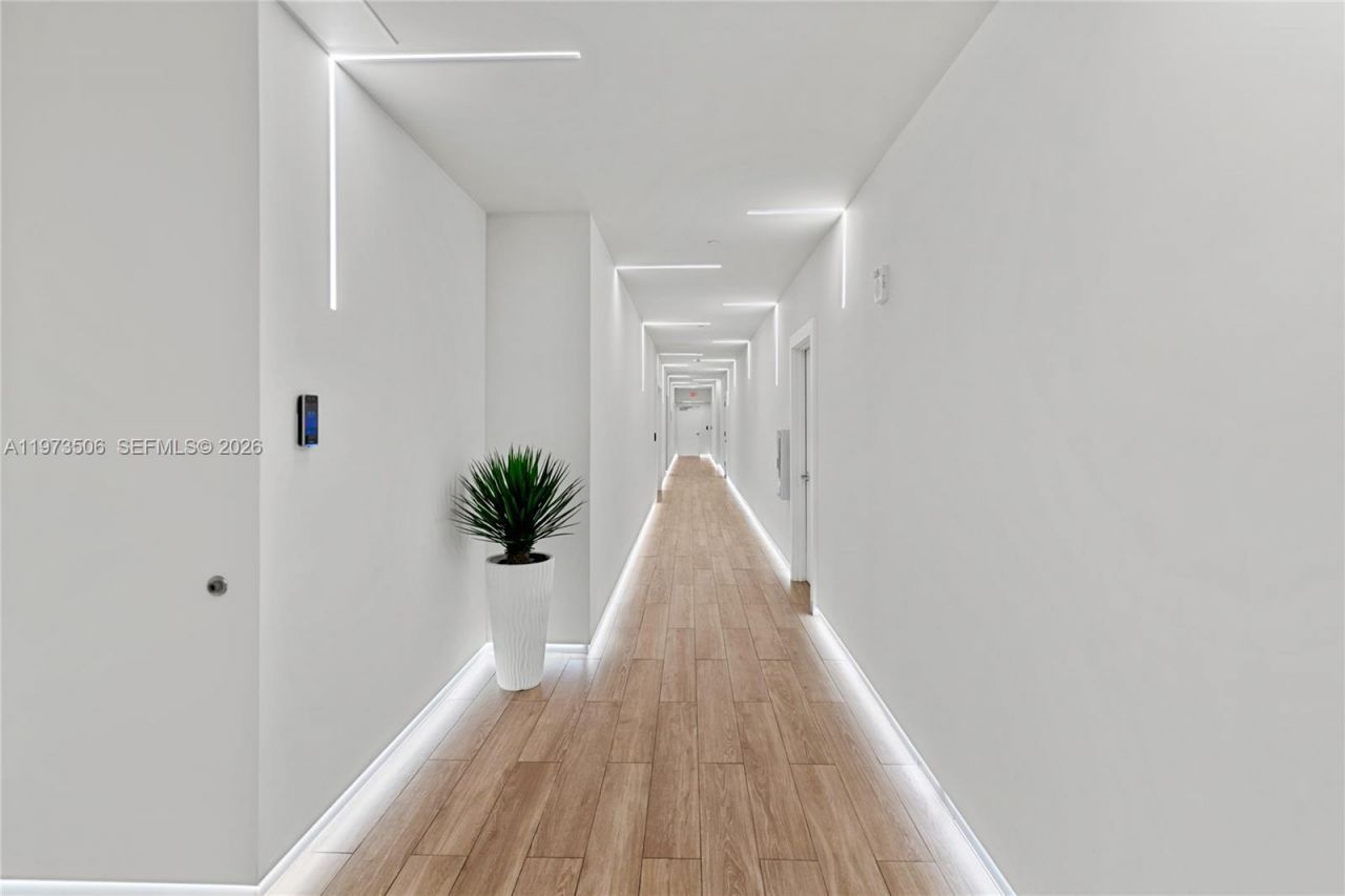 90 SW 3rd St , Unit 1205, Miami, FL 33130 Photo