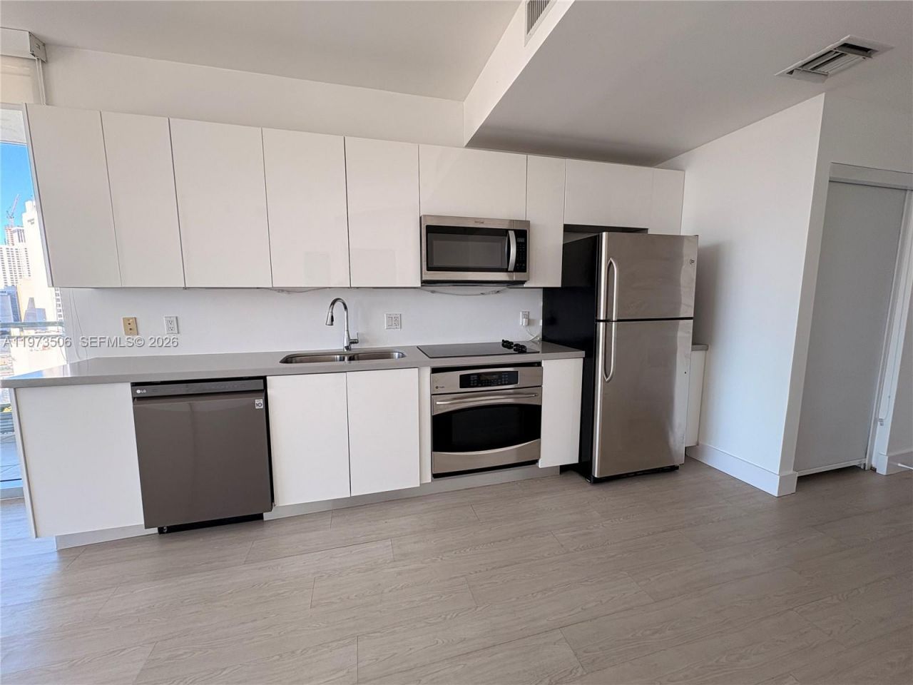 90 SW 3rd St , Unit 1205, Miami, FL 33130 Photo