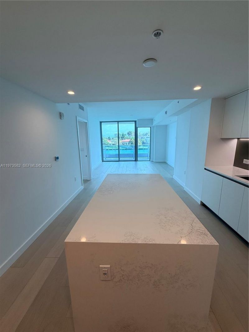 9221 E Bay Harbor Dr, Unit 307, Bay Harbor Islands, FL 33154 Photo