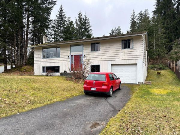 530 Dogwood Dr, Gold River, BC V0P 1G0