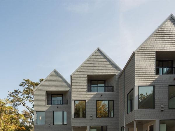 909 Redfern St , Unit 4, Victoria, BC V8S 4G6