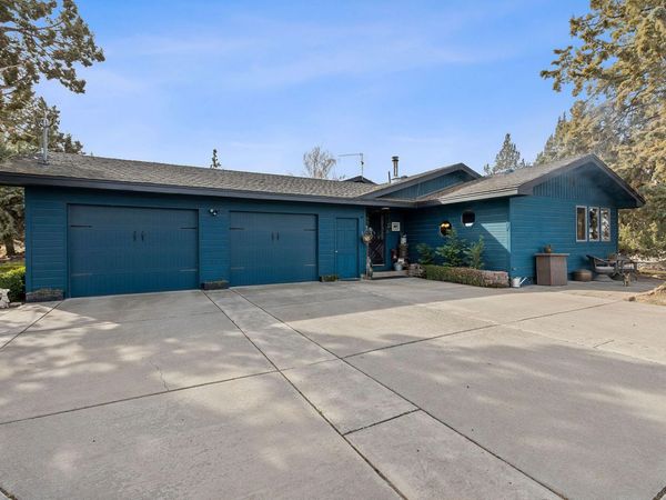 1686 NE Negus Way, Redmond, OR 97756