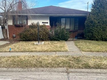 25914 NORMANDY Street, Roseville, MI 48066