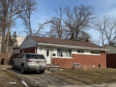 300 E Princeton Avenue, Pontiac, MI 48340