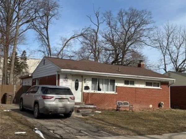 300 E Princeton Avenue, Pontiac, MI 48340
