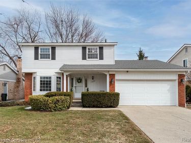 6158 Courtland Drive, CANTON, MI 48187