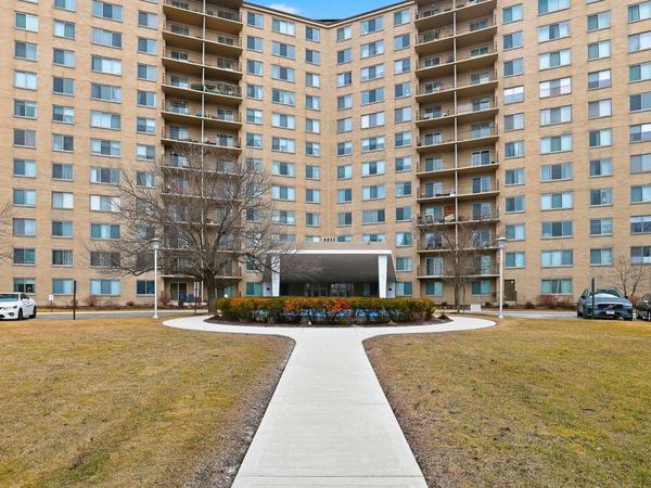 6933 N Kedzie Avenue , Unit 202, Chicago, IL 60645